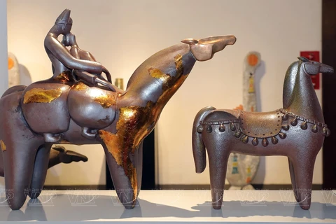 Artistas vietnamitas destacan imagen de animales a través de esculturas