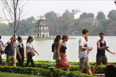En recuperación turismo y servicios de alojamiento de Hanoi