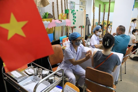 Pasaporte de vacuncación: una de las soluciones para recuperación económica de Vietnam