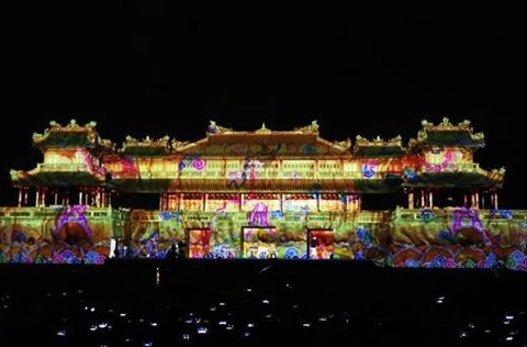Espectáculo de arte luminoso magnifica la Ciudadela Imperial de Hue 