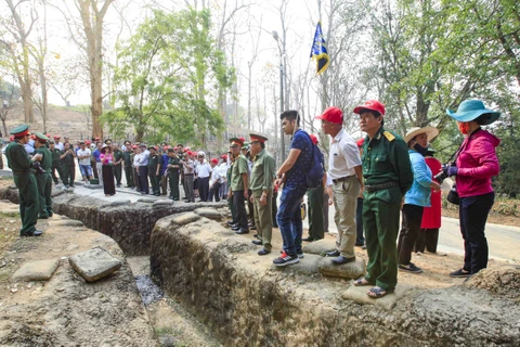 [Fotos] Antiguo campo de batalla de Dien Bien Phu atrae a turistas