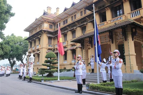 [Fotos] Ceremonia de izamiento de bandera de la ASEAN en Vietnam