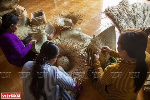 [Foto] Artesanía de juncia gris en Kien Giang