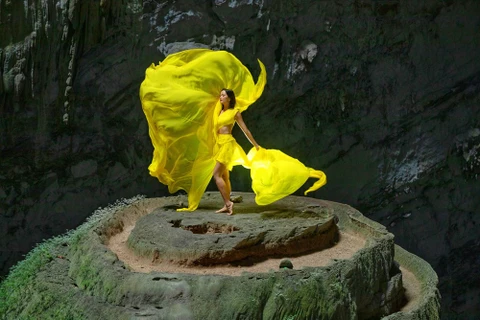 [Foto] Miss vietnamita H´Hen Nie en la gruta más grande del mundo Son Doong