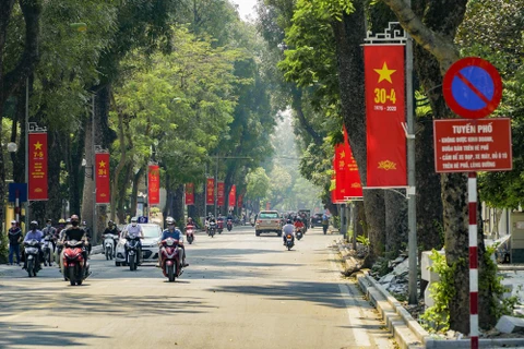 [Foto] Calles de Hanoi en las fiestas del 45 aniversario de la reunificación nacional