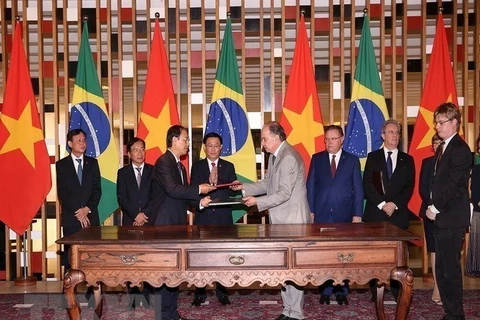 [Foto] 31 aniversario del establecimiento de relaciones diplomáticas entre Vietnam y Brasil