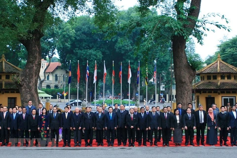 [Foto] Vietnam contribuye activamente al desarrollo de ASEAN