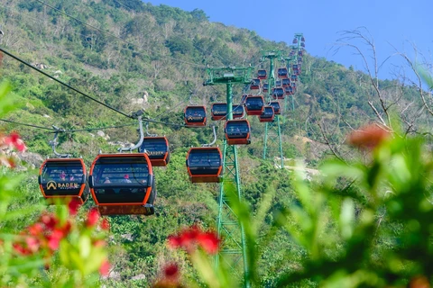 Nueva fisonomía de zona turística de la montaña Ba Den en Vietnam 