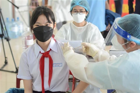 Avanza Vietnam en campaña de vacunación a menores de entre 5 y 11 años
