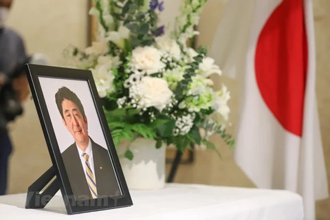 Honran dirigentes de Vietnam al difunto expremier japonés Abe Shinzo