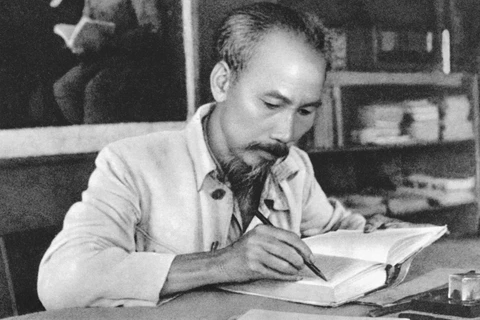 Legado del Presidente Ho Chi Minh heredado y promovido por generaciones de vietnamitas
