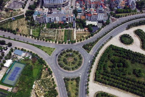 Modernas intersecciones de tráfico en Hanoi