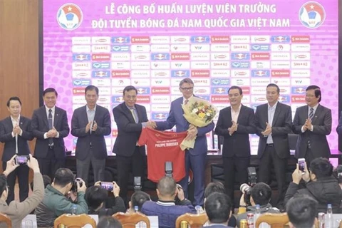 Philippe Troussier se convierte en entrenador de la selección nacional de fútbol de Vietnam 