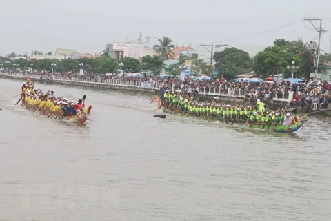 Festival de regata de barcos Ngo en provincia vietnamita de Soc Trang