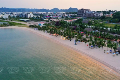 Isla Tuan Chau - Belleza al borde de la bahía de Ha Long