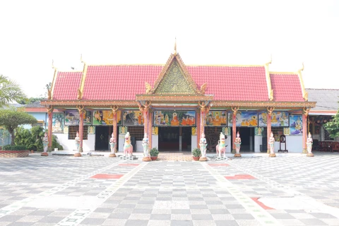 Único templo khmer decorado por cerámicas