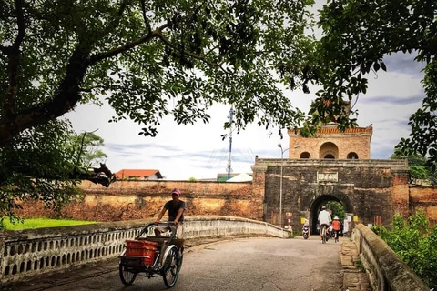 Belleza arcaica de las puertas principales de Ciudadela Imperial de Hue en Vietnam