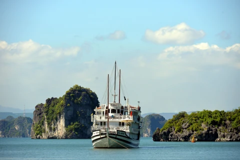 Bahía de Ha Long – maravilla natural en la tierra minera