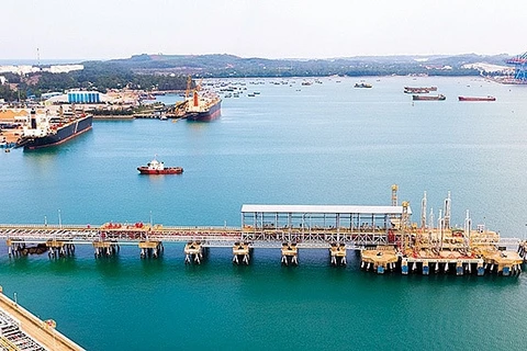 Refinería de Dung Quat contribuye al desarrollo de infraestructura en región central