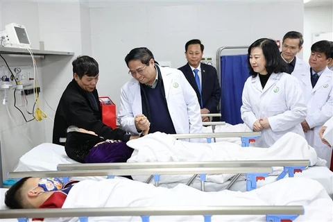 Premier vietnamita visita hospitales de Hanoi con motivo del Tet