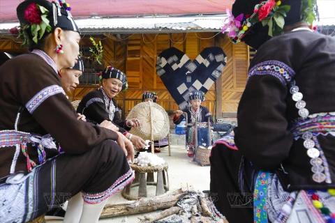  Etnia Lu conserva el oficio del tejido de brocado tradicional