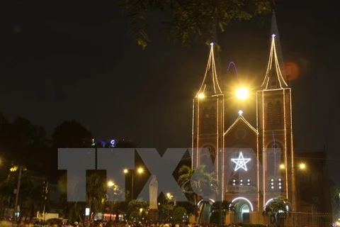 Felicitan a comunidad católica y protestante en Vietnam por Navidad