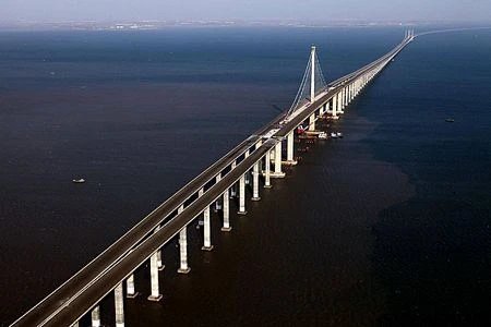 Finalizan en Vietnam instalación del puente sobre el mar más largo del Sudeste Asiático