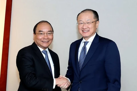Premier vietnamita cumple intensa agenda de encuentros en Davos