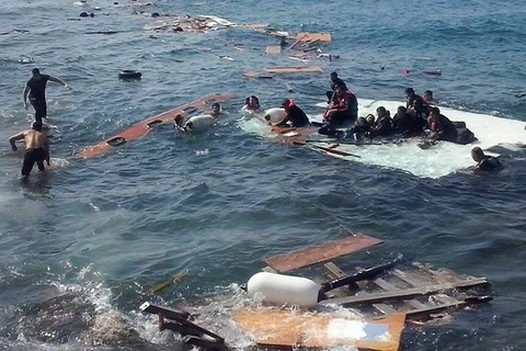 Nueve muertos y 30 desaparecidos tras naufragio en Malasia