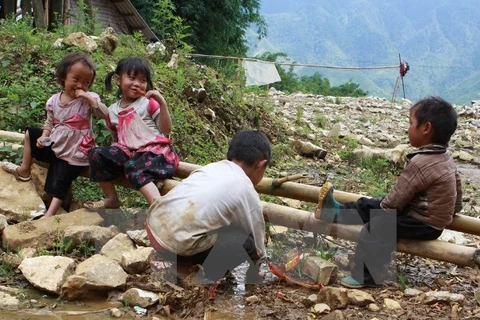 Proveen ayudas gubernamentales a comunas vietnamitas necesitadas