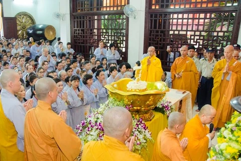 Budistas vietnamitas en República Checa festejan por Año Nuevo Lunar