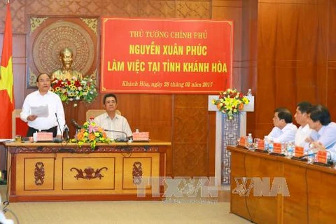 Premier exhorta a Khanh Hoa a desarrollar economía basada en turismo 