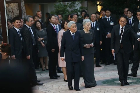 Emperador de Japón visita a voluntarios de JICA en Vietnam