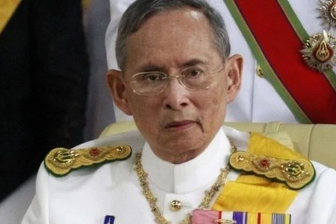 Cremación del difunto rey tailandés Bhumibol se prevé en diciembre
