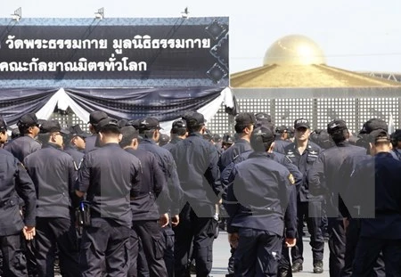 Policía de Tailandia acaba sin éxito asedio del templo de Wat Dhammakaya