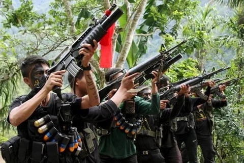 Gobierno filipino y rebeldes acuerdan reanudar conversaciones de paz