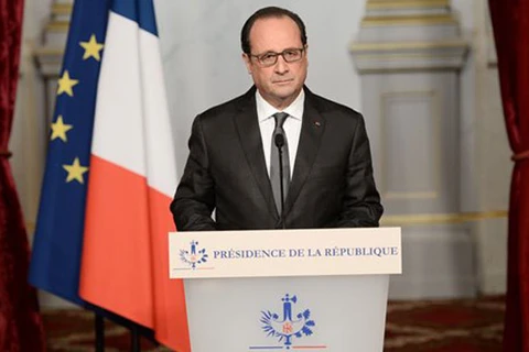 Presidente francés inicia su gira por Asia en Singapur