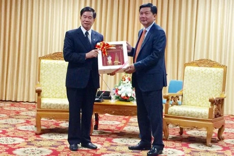 Ciudad Ho Chi Minh y Vientiane intensifican cooperación