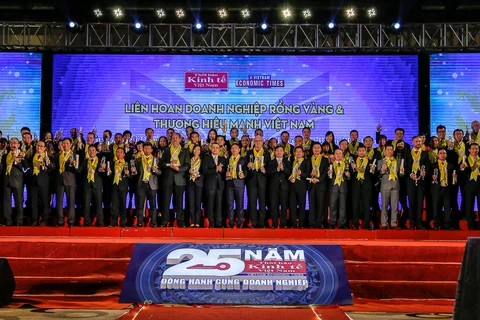 Premian a empresas con mayores contribuciones a la economía vietnamita