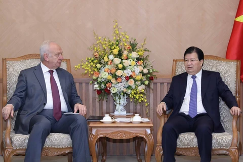 Vicepremier vietnamita recibe a embajadores de Rusia e Irlanda