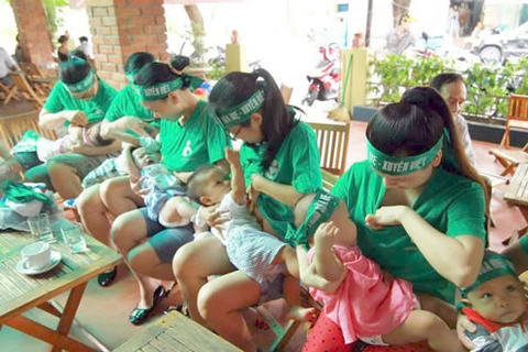Primer banco de leche materna de Vietnam reporta éxito inicial