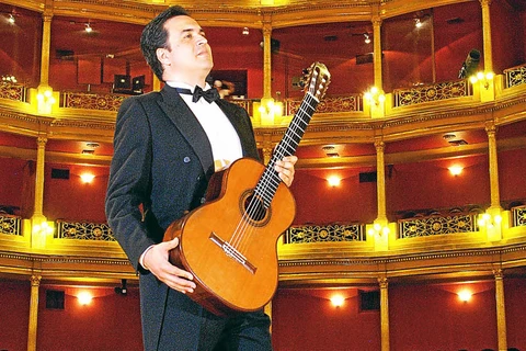 Sonará en Vietnam la guitarra de Mauricio Díaz Álvarez