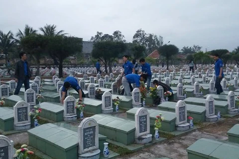Entierran restos de mártires vietnamitas caídos en guerra pasada