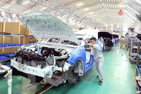 Empresas vietnamitas y chinas cooperan en producción de piezas de vehículos pesados