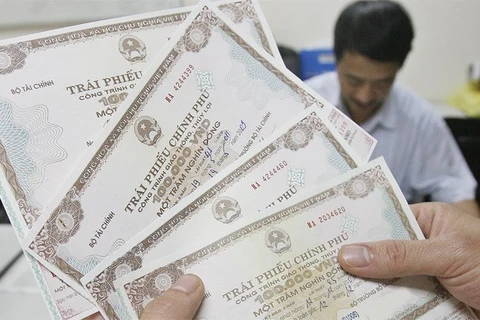 Vietnam recauda fondo multimillonario por emisión de bonos gubernamentales