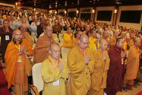 Líderes vietnamitas felicitan a fieles budistas en el Día de Vesak