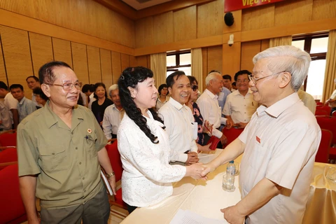 Líder partidista dialoga con electores de Hanoi 