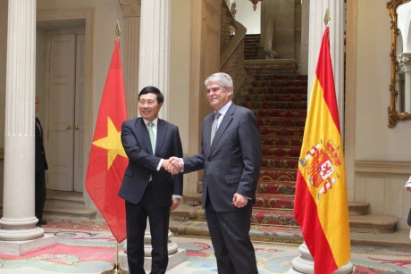 Cancilleres de Vietnam y España destacan fructífero desarrollo de relaciones bilaterales
