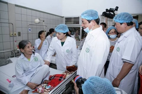 Ministra vietnamita pide acelerar investigación sobre causa del incidente médico en Hoa Binh