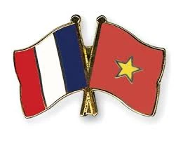 Delegación de Academia Nacional de Políticas Ho Chi Minh efectúa visita a Francia